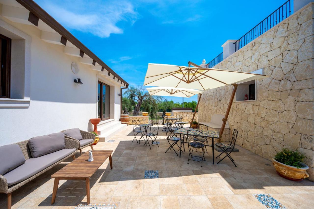 Villa Carmiano Luxury Bedrooms In Avola In The Province Of Syracuse With Spa And Swimming Pool And Wonderful Seaview Exterior foto
