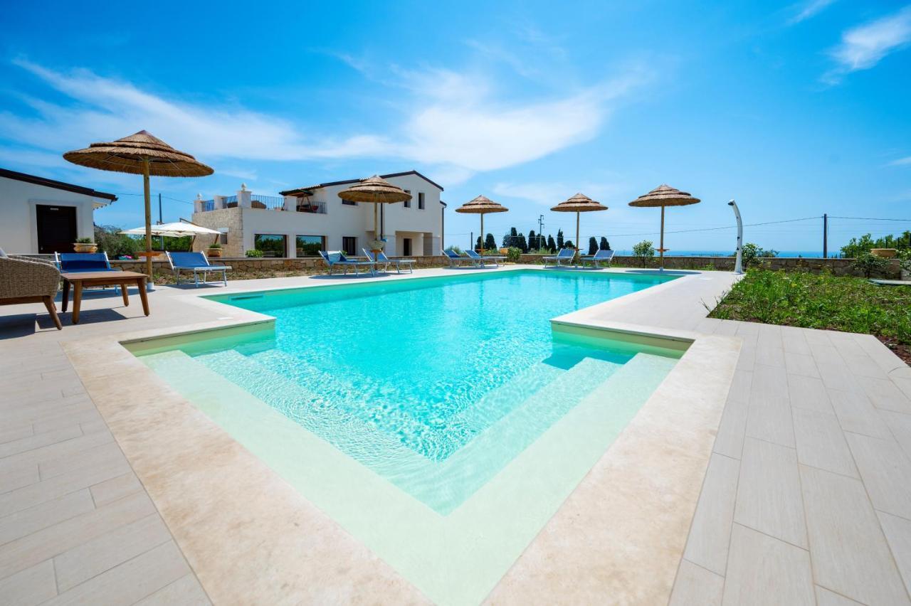 Villa Carmiano Luxury Bedrooms In Avola In The Province Of Syracuse With Spa And Swimming Pool And Wonderful Seaview Exterior foto