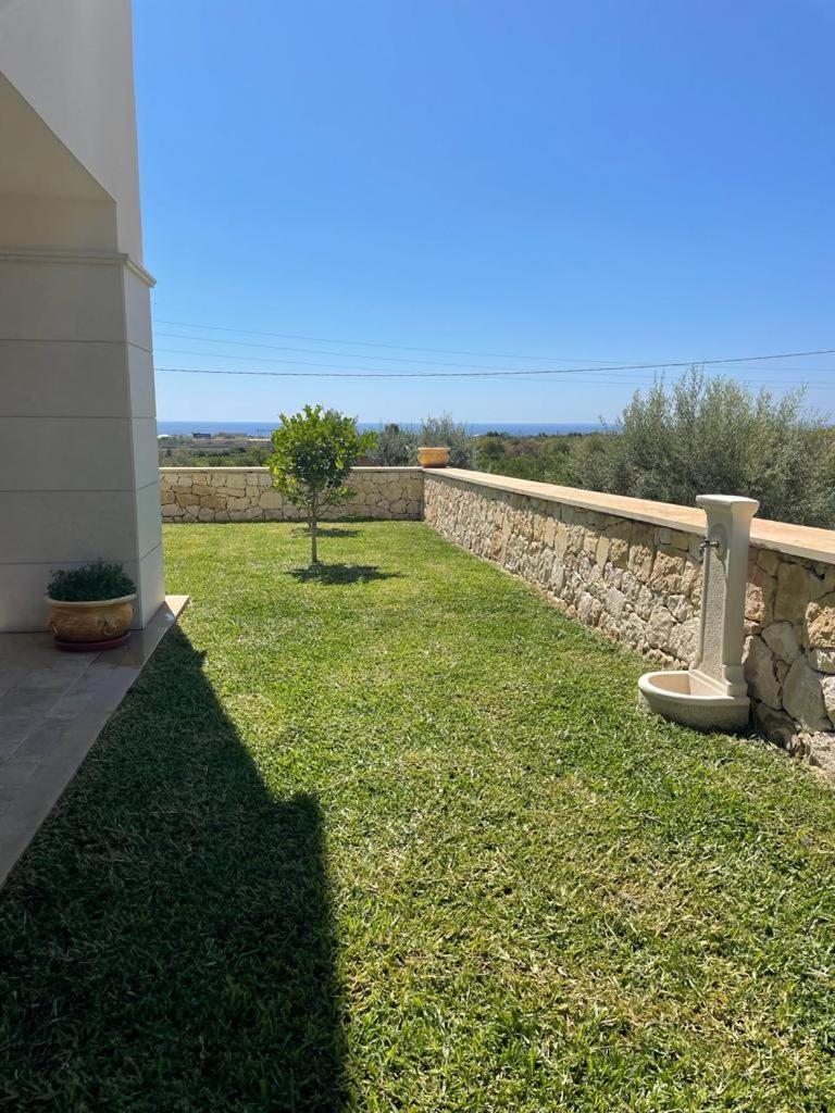 Villa Carmiano Luxury Bedrooms In Avola In The Province Of Syracuse With Spa And Swimming Pool And Wonderful Seaview Exterior foto